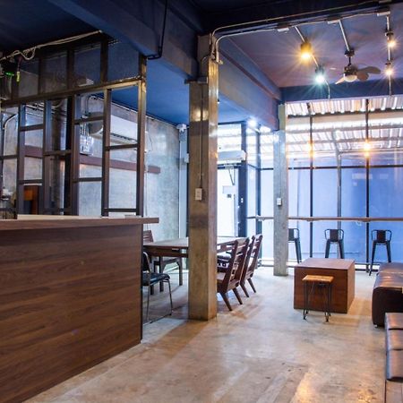 Area81 Hideout Hostel กรุงเทพมหานคร ภายนอก รูปภาพ