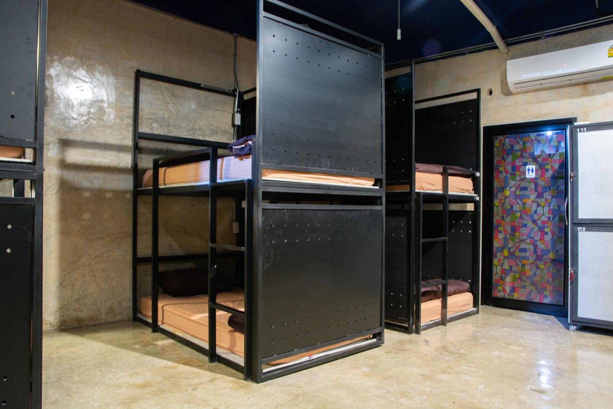 Area81 Hideout Hostel กรุงเทพมหานคร ภายนอก รูปภาพ