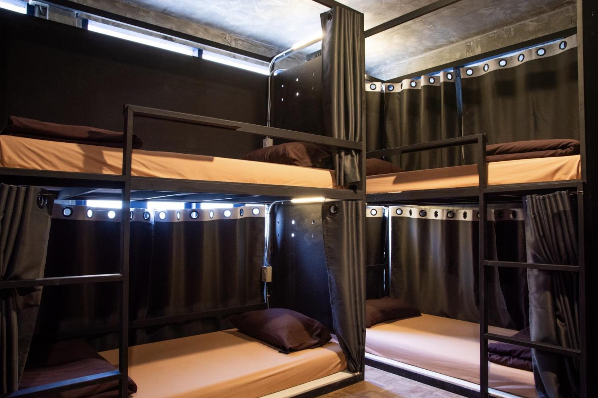 Area81 Hideout Hostel กรุงเทพมหานคร ภายนอก รูปภาพ