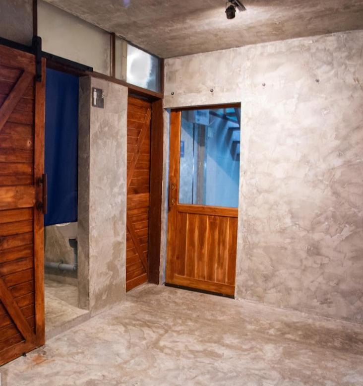Area81 Hideout Hostel กรุงเทพมหานคร ภายนอก รูปภาพ
